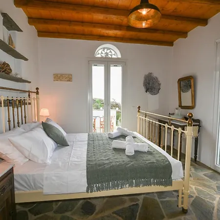 Holiday home White Pigeons Kionia